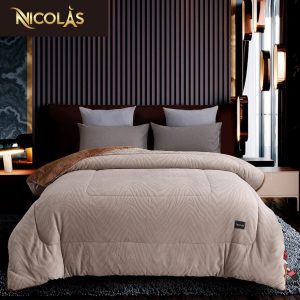 Chăn lông cừu Pháp Nicolas màu be nhẹ nhàng, tinh tế, mang đến cảm giác thư thái, dễ chịu