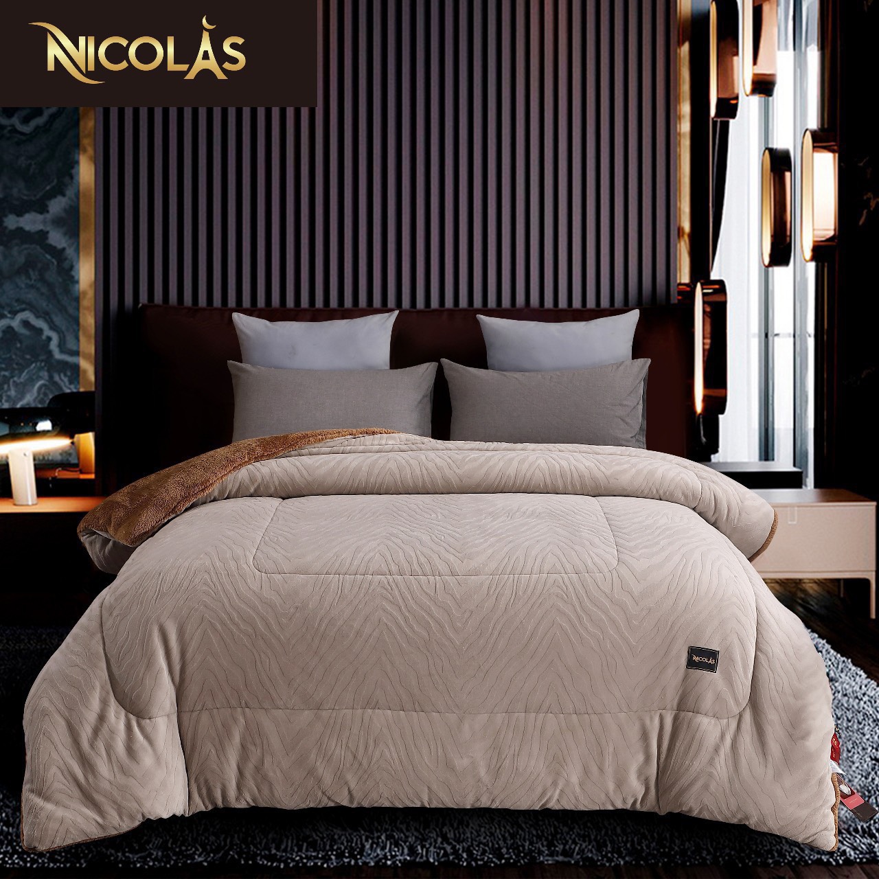 Chăn lông cừu Pháp Nicolas Cao Cấp Chăn lông cừu Pháp Nicolas màu be nhẹ nhàng, tinh tế, mang đến cảm giác thư thái, dễ chịu