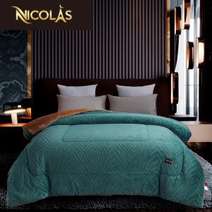 Home Chăn lông cừu Pháp Nicolas màu xanh ngọc mát mẻ, thanh lịch, mang đến cảm giác sảng khoái, tươi mới.