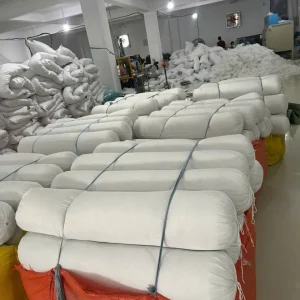 Các kiện ruột chăn gối được chuẩn bị số lượng lớn trong xưởng